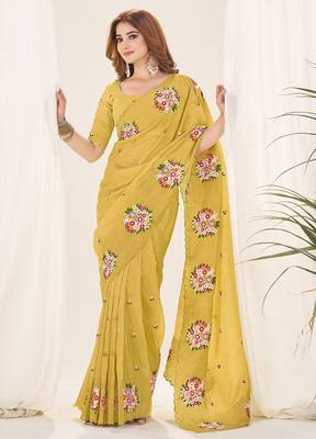 Yellow embroidered blouse with embroidered saree 5