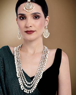 Aheli gold-plated brass and kundan necklace with mangtika & earrings set 2