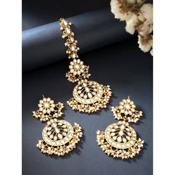 Aheli traditional jewellery kundan and pearl maang tikka earring set for women 1
