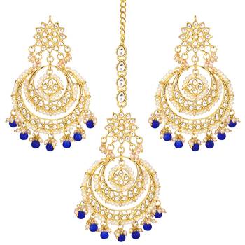 Aheli traditional kundan and pearl maang tikka earring set for women 3