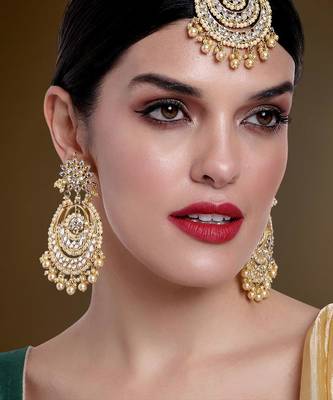 Aheli traditional jewellery kundan pearl maang tikka earring set for women 2