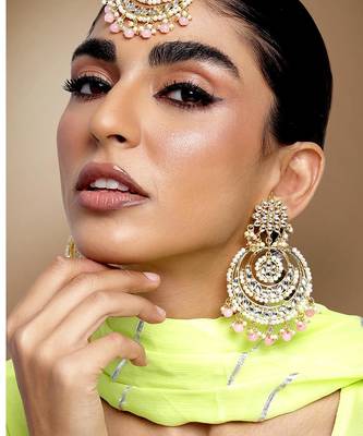 Aheli traditional jewellery kundan pearl maang tikka and earring set for women 2