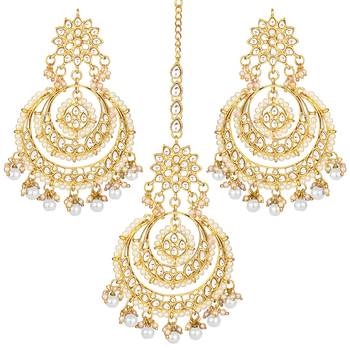 Aheli traditional jewellery kundan pearl studded maang tikka & earring set for women 3