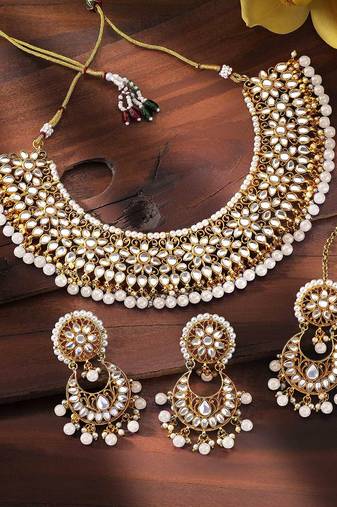 Aheli white kundan choker necklace earring with maang tikka jewellery set