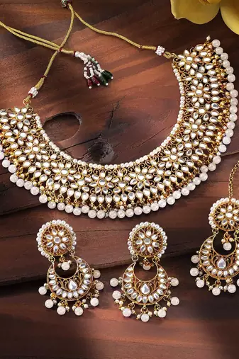Aheli white kundan choker necklace earring with maang tikka jewellery set