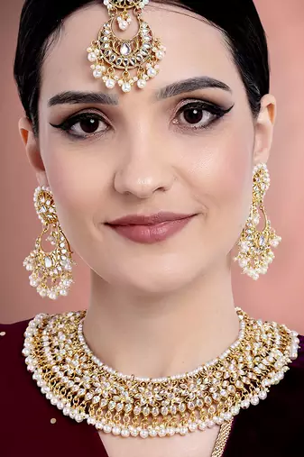 Aheli white kundan choker necklace earring with maang tikka jewellery set
