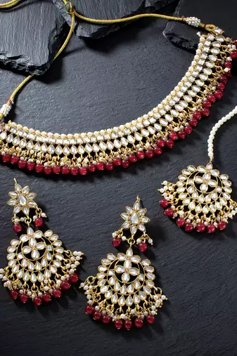Aheli maroon kundan pearl choker necklace earring mang tikka traditional jewellery set