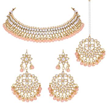 Aheli peach kundan pearl choker necklace earring maang tikka traditional jewellery set for women 3