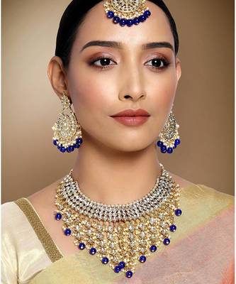 Aheli traditional kundan & pearl drop blue choker necklace earring set with maang tikka for women 1