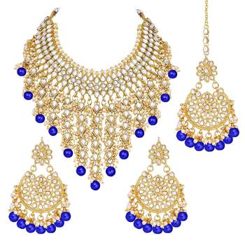 Aheli traditional kundan & pearl drop blue choker necklace earring set with maang tikka for women 3
