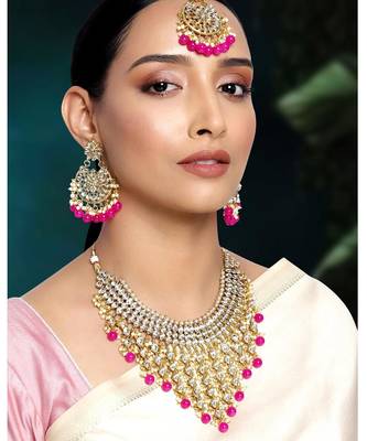 Aheli traditional kundan & pearl drop rani pink choker necklace earring set with maang tikka for women 2