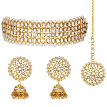 Aheli traditional kundan pearl choker necklace with earring maang tikka jewellery set for women 3