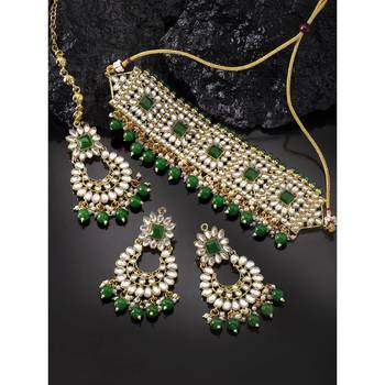 Aheli bridal kundan green choker necklace with earrings maang tikka for women jewellery set 1
