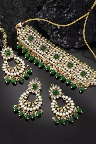Aheli bridal kundan green choker necklace with earrings maang tikka for women jewellery set