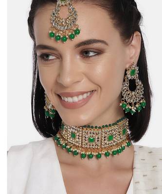 Aheli bridal kundan green choker necklace with earrings maang tikka for women jewellery set 2
