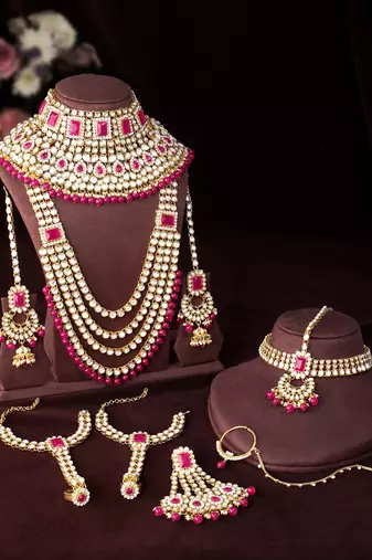 Aheli traditional kundan dulhan bridal jewellery set with choker earrings maang tikka hathphool for women