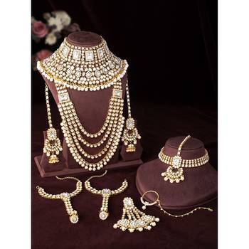 Aheli traditional gold plated kundan dulhan bridal jewellery set with choker earrings maang tikka hathphool for women 4