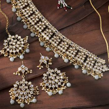 Aheli ethnic grey traditional jewellery kundan choker necklace earring maang tikka set for women 2