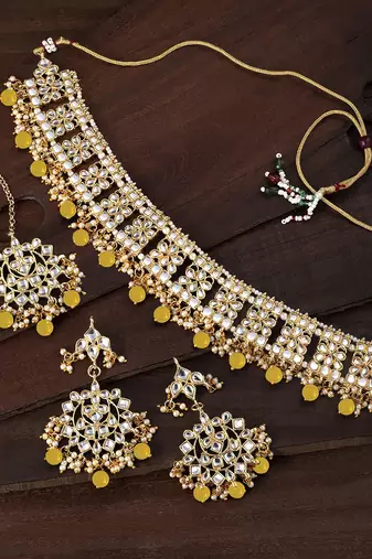 Aheli ethnic yellow traditional jewellery kundan necklace earring mang tikka set for women