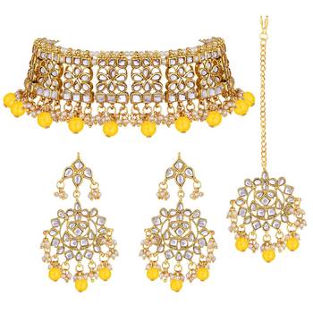 Aheli ethnic yellow traditional jewellery kundan necklace earring mang tikka set for women 3