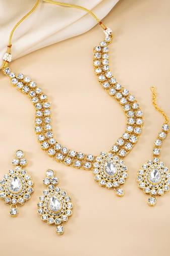 Aheli kundan studded jewellery set necklace with earrings & maang tikka for women