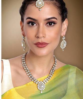 Aheli kundan studded jewellery set necklace with earrings & maang tikka for women 2