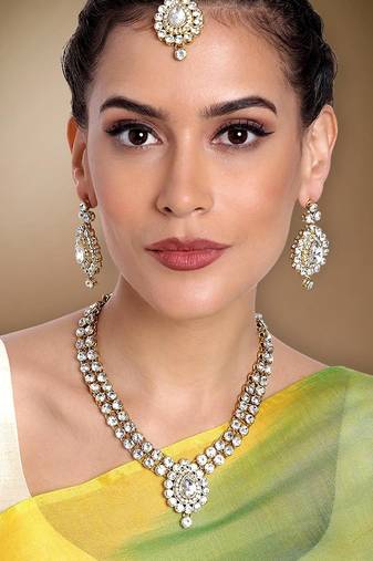 Aheli kundan studded jewellery set necklace with earrings & maang tikka for women