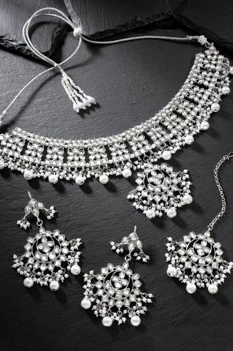 Aheli traditional kundan studded choker necklace jewellery set with earring maang tikka for women