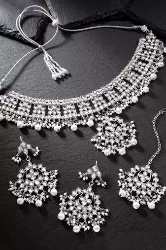 Aheli traditional kundan studded choker necklace jewellery set with earring maang tikka for women