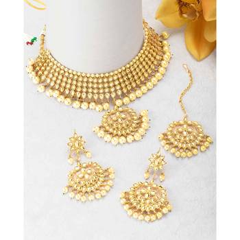 Aheli kundan choker necklace earring maang tikka traditional jewellery set for women 1