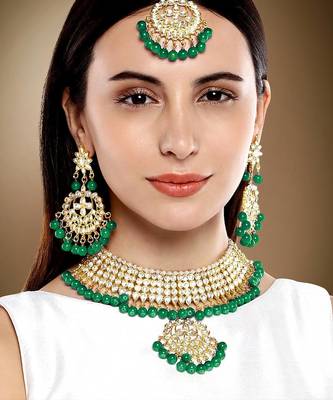 Aheli kundan choker necklace earring maang tikka traditional jewellery set for women 2