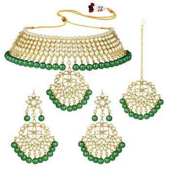 Aheli kundan choker necklace earring maang tikka traditional jewellery set for women 3