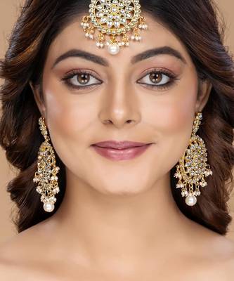 Aheli traditional kundan pearl earring with maang tikka set for women 2