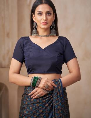Navy blue printed crepe silk fancy smooth saree with unstitch blouse 3