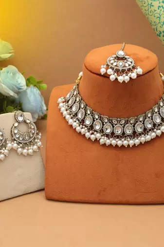 White color kundan necklace set