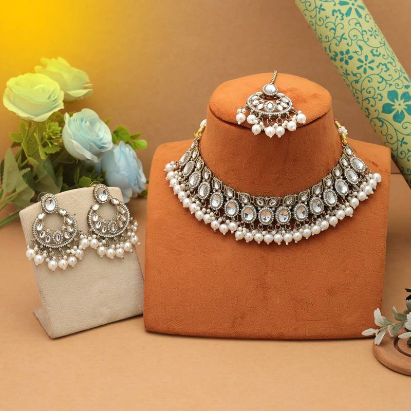 White color kundan necklace set
