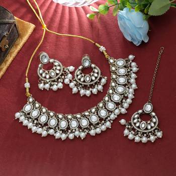 White color kundan necklace set 2