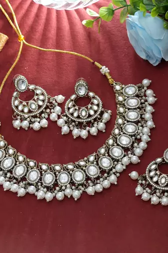 White color kundan necklace set