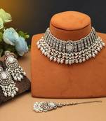 White color choker kundan necklace set