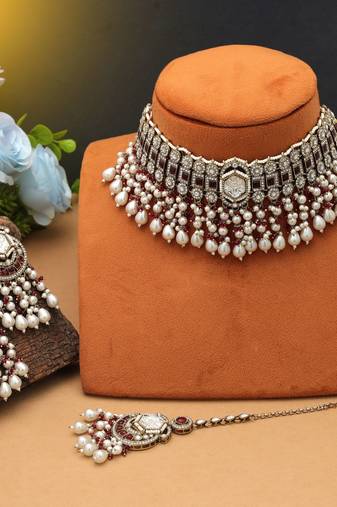 Maroon color choker kundan necklace set