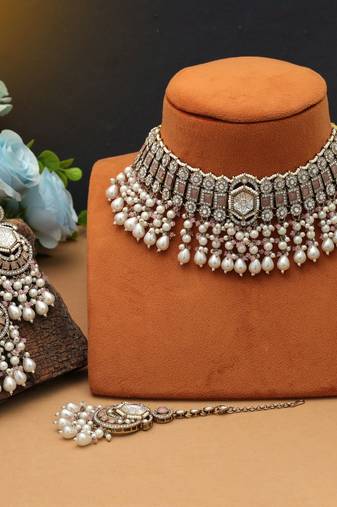 Light pink color choker kundan necklace set