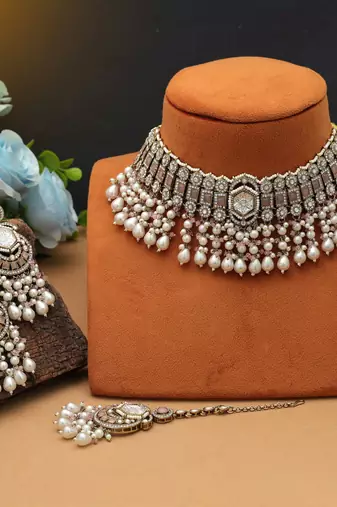 Light pink color choker kundan necklace set