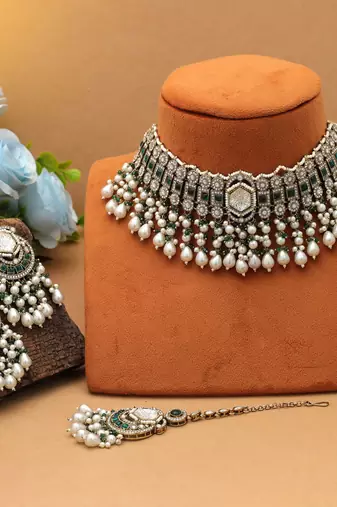 Green color choker kundan necklace set
