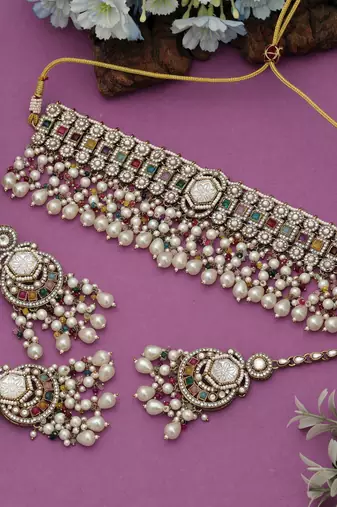 Multi color choker kundan necklace set