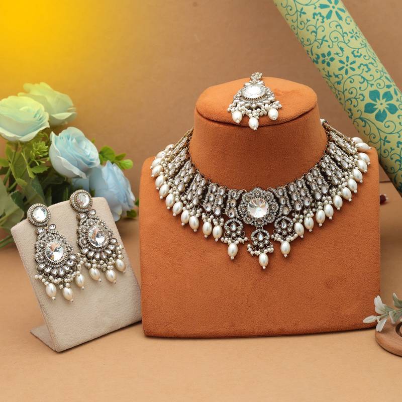 White color kundan necklace set