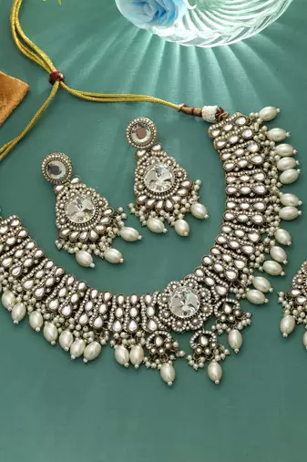 White color kundan necklace set