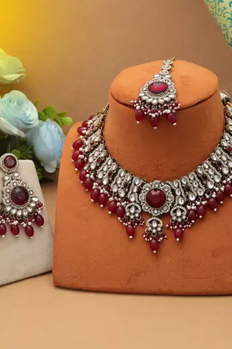 Maroon color kundan necklace set