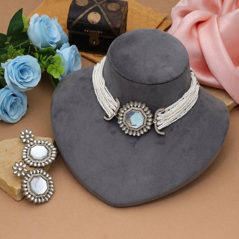 White color choker kundan necklace set