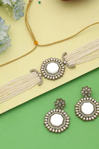 White color choker kundan necklace set