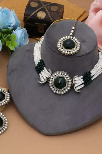 Green color choker kundan necklace set